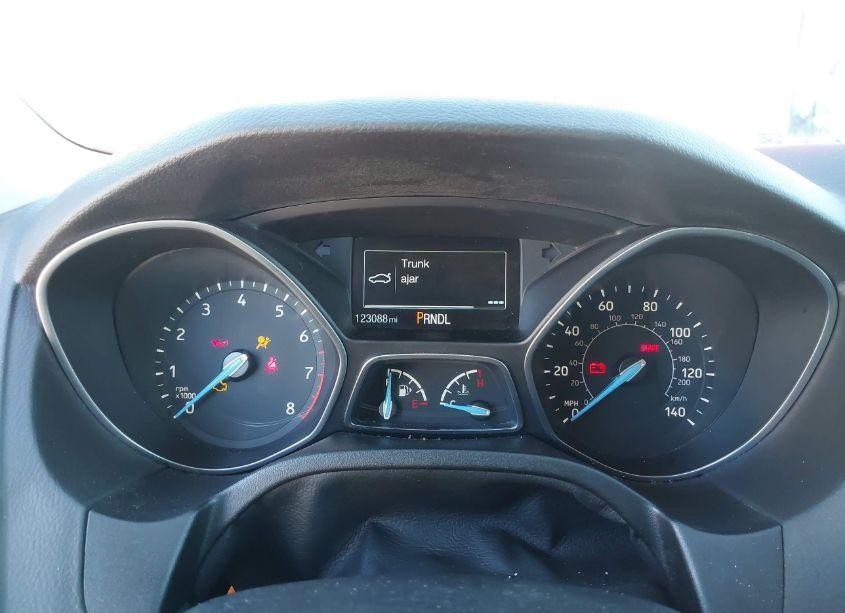 Photo 7 of 2015 Ford Focus SE (VIN 1FADP3F21FL256720)