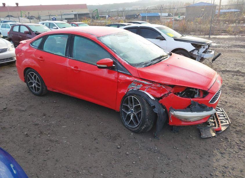 2015 Ford Focus SE (VIN 1FADP3F21FL268267) main photo