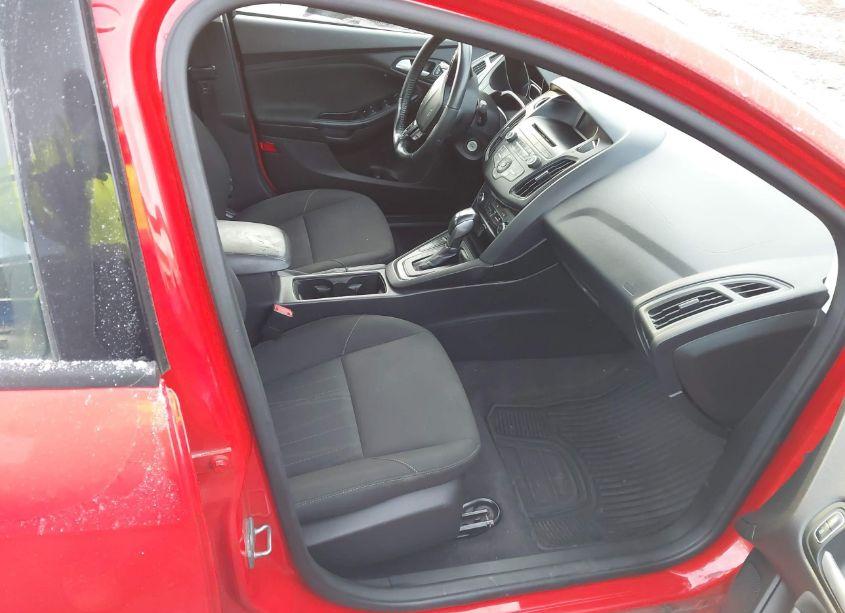 Photo 5 of 2015 Ford Focus SE (VIN 1FADP3F21FL268267)