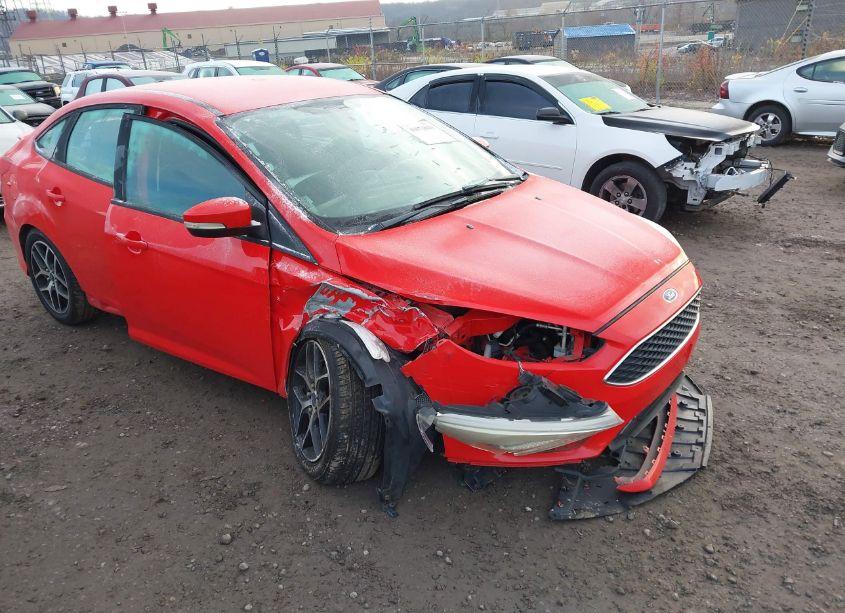 Photo 6 of 2015 Ford Focus SE (VIN 1FADP3F21FL268267)