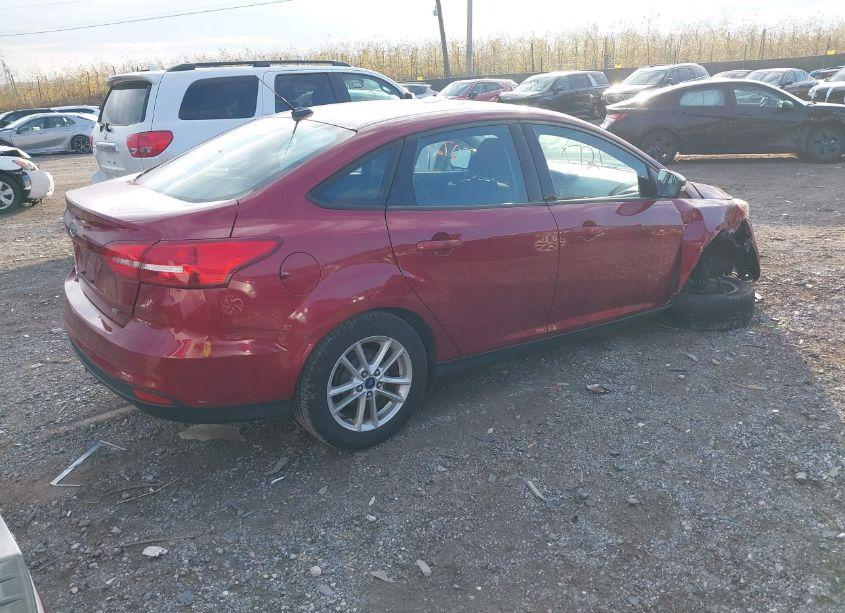 Photo 4 of 2015 Ford Focus SE (VIN 1FADP3F21FL270844)