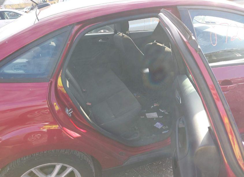 Photo 8 of 2015 Ford Focus SE (VIN 1FADP3F21FL270844)