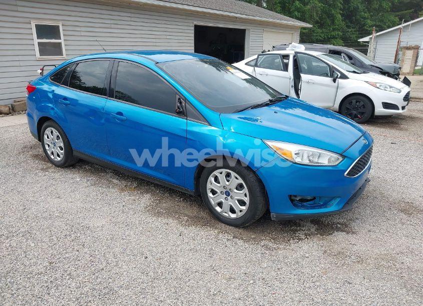 2015 Ford Focus SE (VIN 1FADP3F21FL274182) main photo
