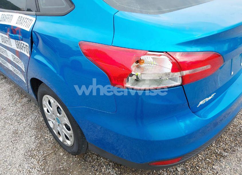 Photo 18 of 2015 Ford Focus SE (VIN 1FADP3F21FL274182)