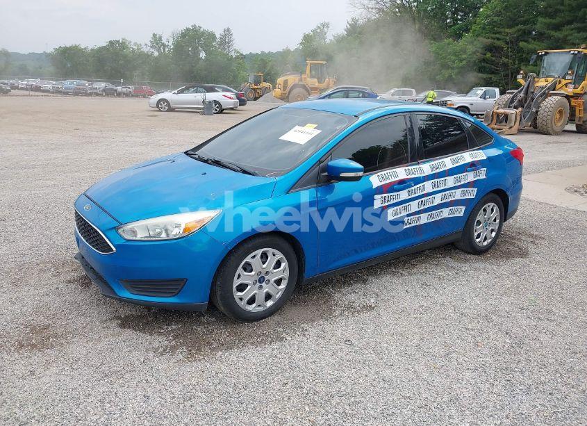 Photo 2 of 2015 Ford Focus SE (VIN 1FADP3F21FL274182)