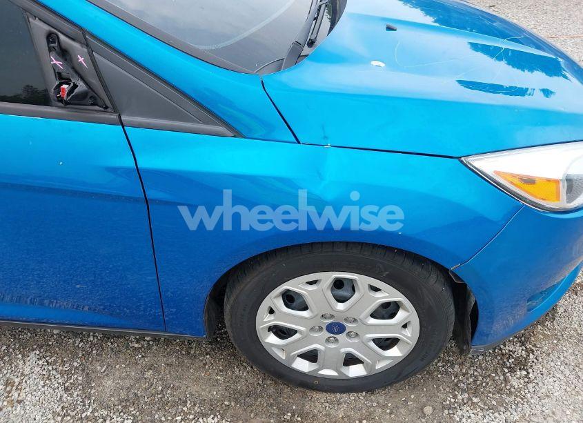 Photo 21 of 2015 Ford Focus SE (VIN 1FADP3F21FL274182)