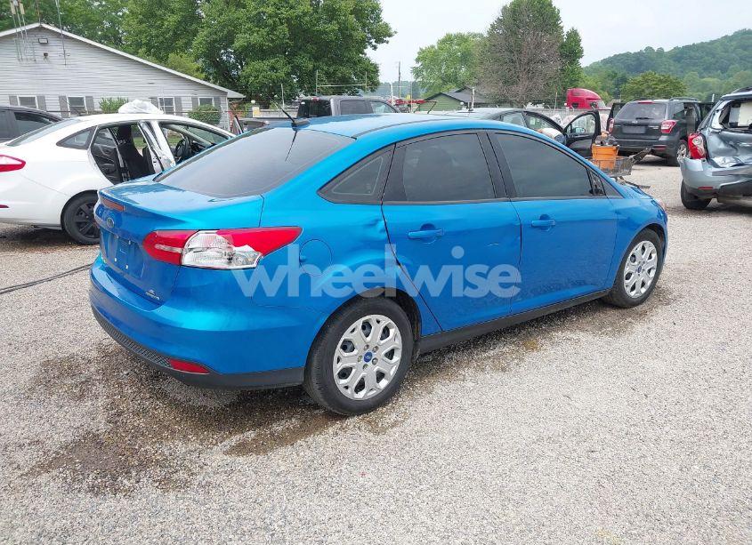 Photo 4 of 2015 Ford Focus SE (VIN 1FADP3F21FL274182)