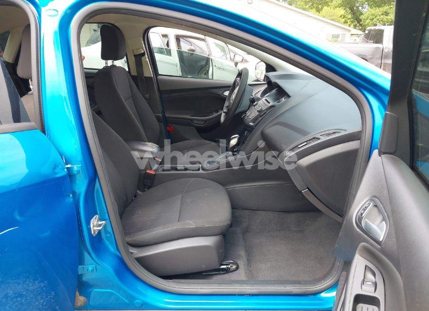 Photo 5 of 2015 Ford Focus SE (VIN 1FADP3F21FL274182)