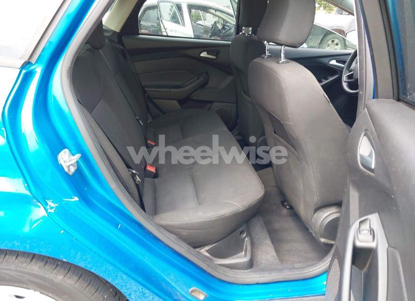 Photo 8 of 2015 Ford Focus SE (VIN 1FADP3F21FL274182)