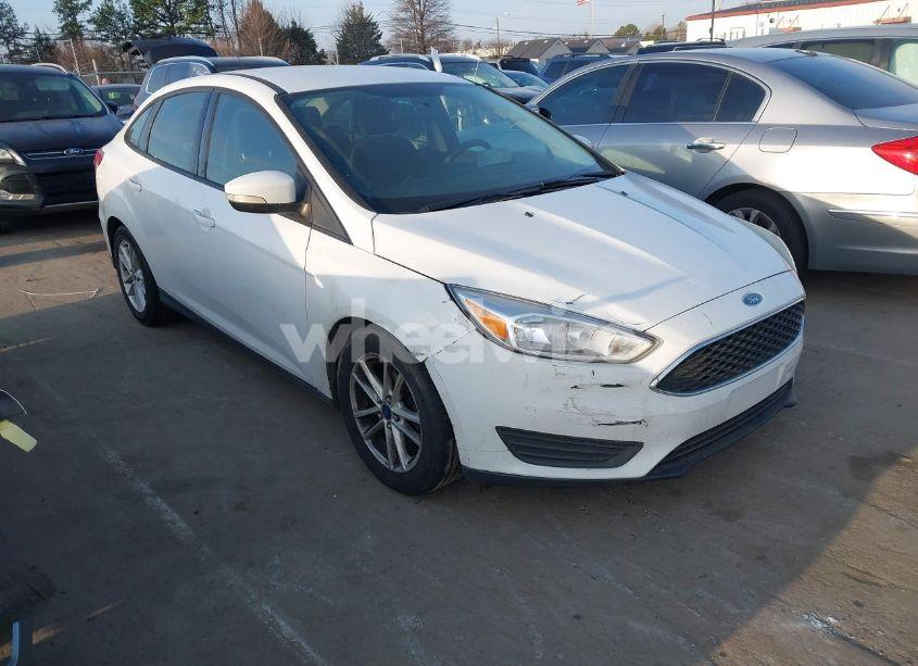 2015 Ford Focus SE (VIN 1FADP3F21FL276336) main photo