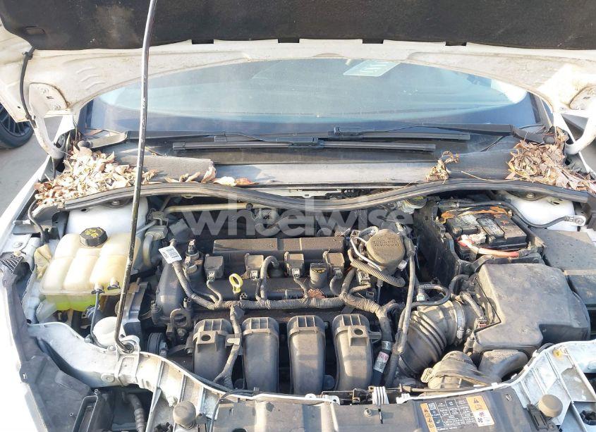 Photo 10 of 2015 Ford Focus SE (VIN 1FADP3F21FL276336)