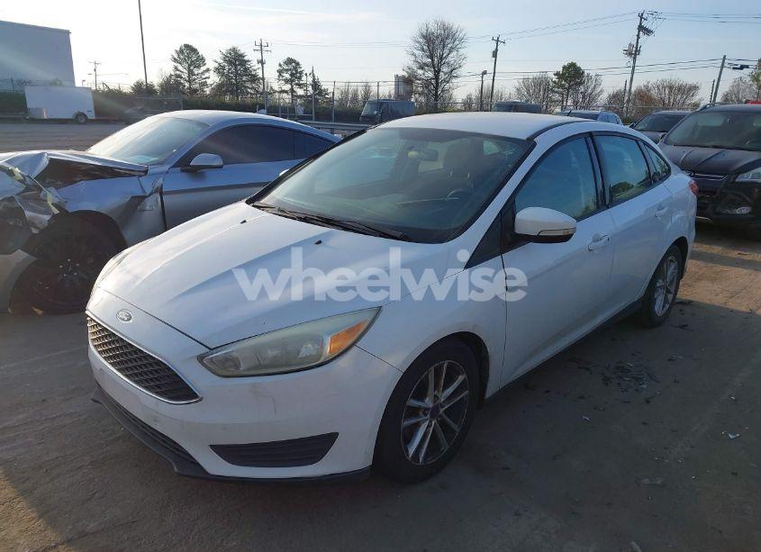 Photo 2 of 2015 Ford Focus SE (VIN 1FADP3F21FL276336)