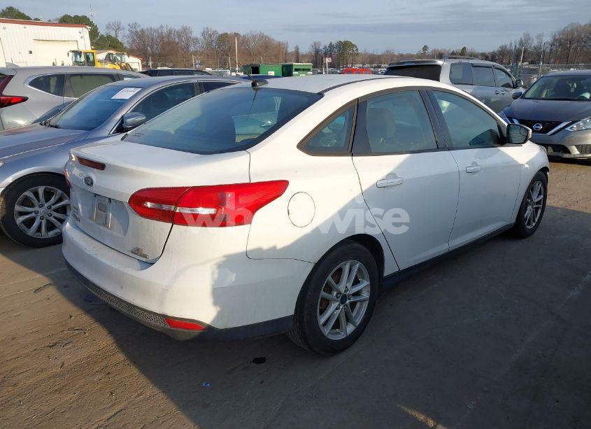 Photo 4 of 2015 Ford Focus SE (VIN 1FADP3F21FL276336)