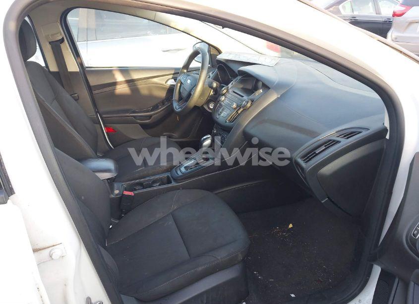 Photo 5 of 2015 Ford Focus SE (VIN 1FADP3F21FL276336)