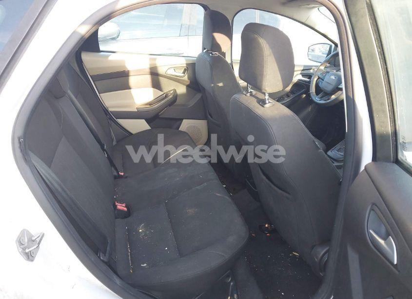 Photo 8 of 2015 Ford Focus SE (VIN 1FADP3F21FL276336)