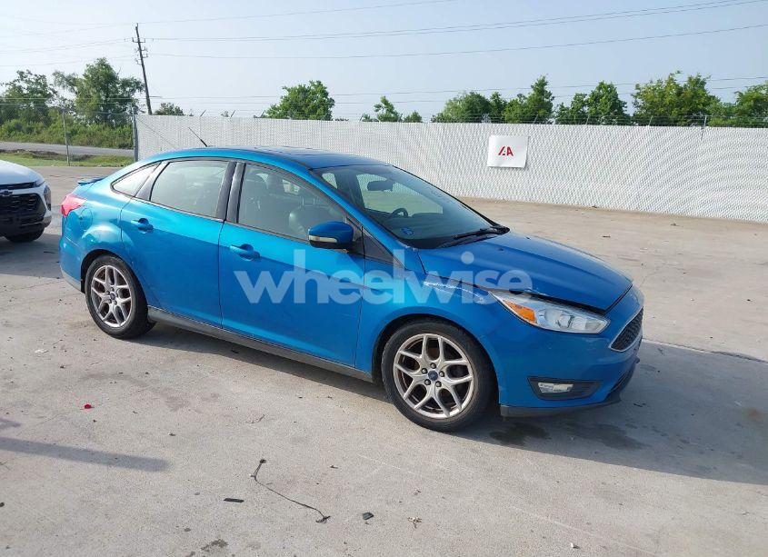 2015 Ford Focus SE (VIN 1FADP3F21FL326927) main photo