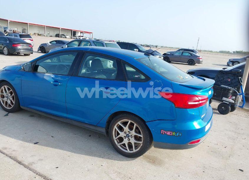 Photo 3 of 2015 Ford Focus SE (VIN 1FADP3F21FL326927)