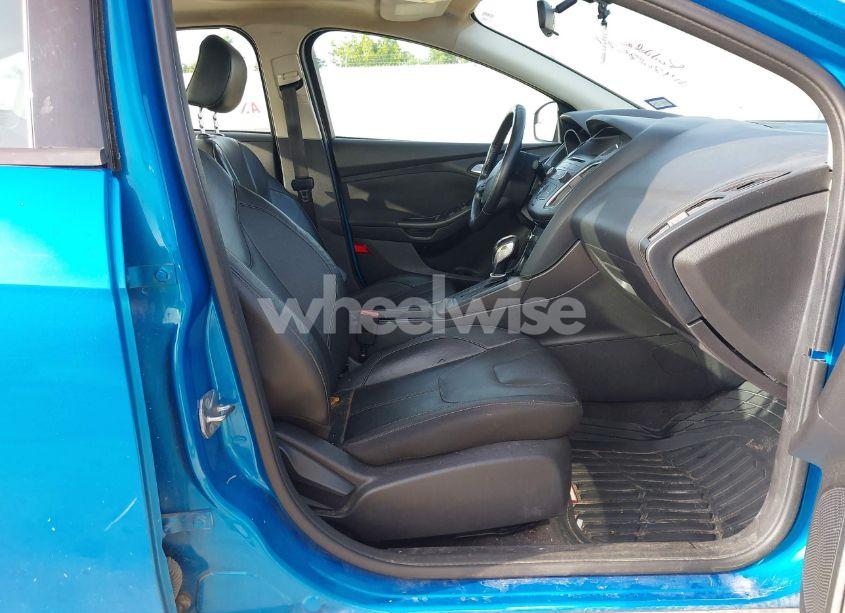 Photo 5 of 2015 Ford Focus SE (VIN 1FADP3F21FL326927)