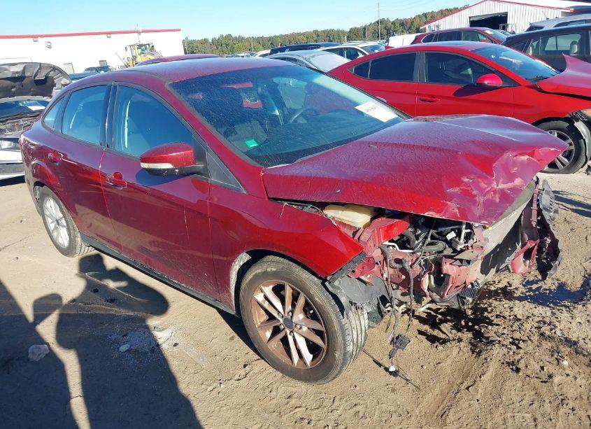 2015 Ford Focus SE (VIN 1FADP3F21FL330976) main photo