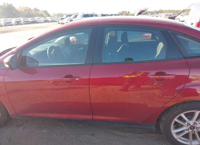 Photo 15 of 2015 Ford Focus SE (VIN 1FADP3F21FL330976)