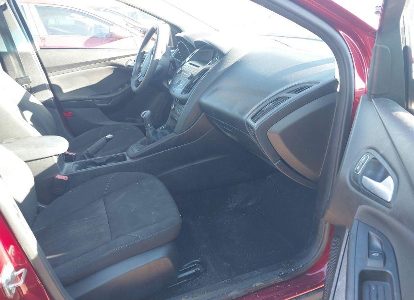 Photo 5 of 2015 Ford Focus SE (VIN 1FADP3F21FL330976)