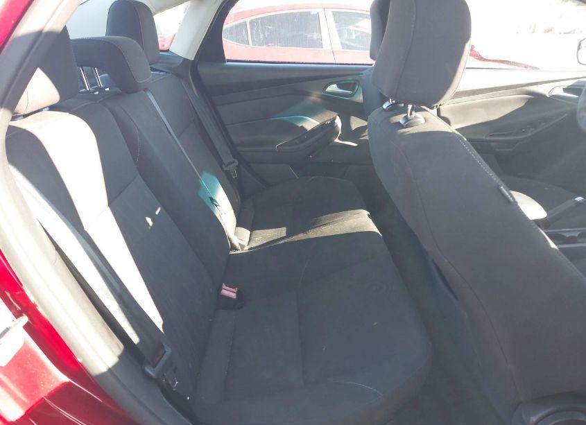 Photo 8 of 2015 Ford Focus SE (VIN 1FADP3F21FL330976)