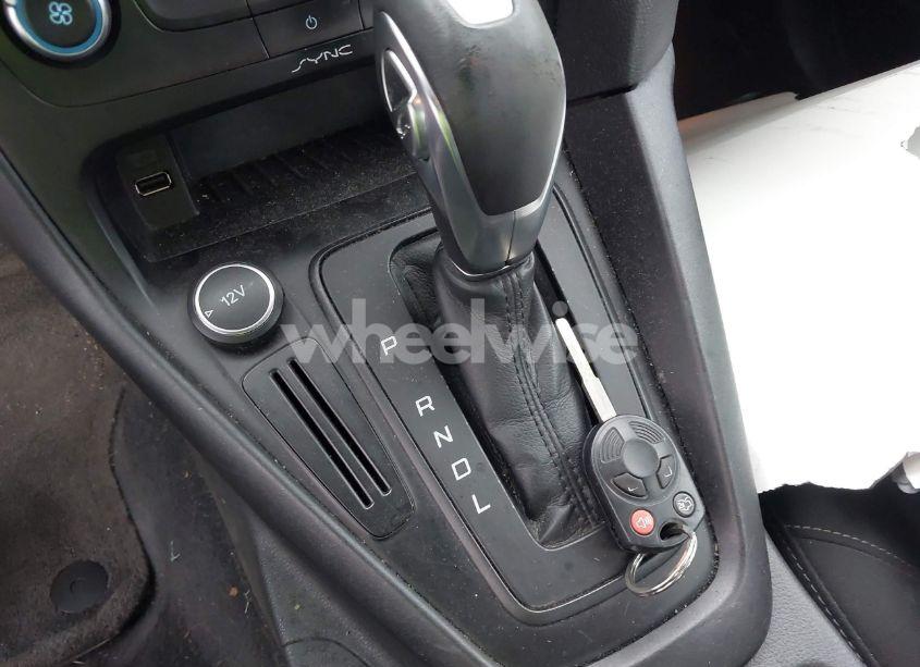 Photo 11 of 2015 Ford Focus SE (VIN 1FADP3F21FL335143)