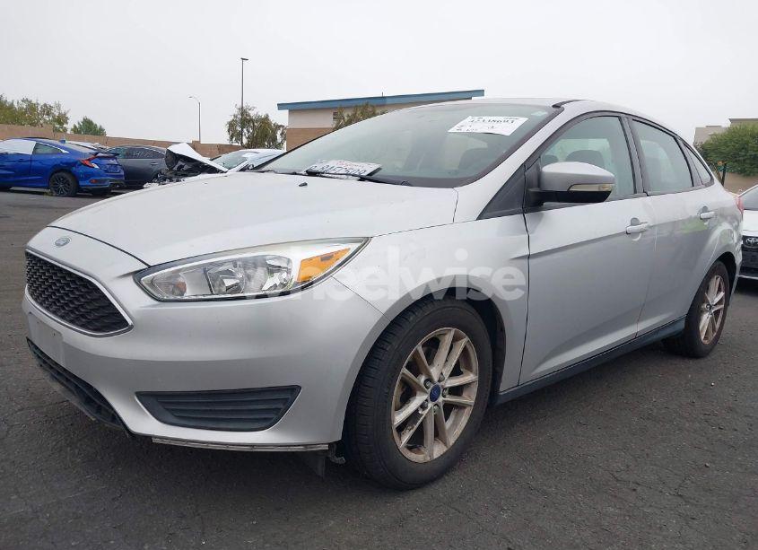 Photo 2 of 2015 Ford Focus SE (VIN 1FADP3F21FL335143)
