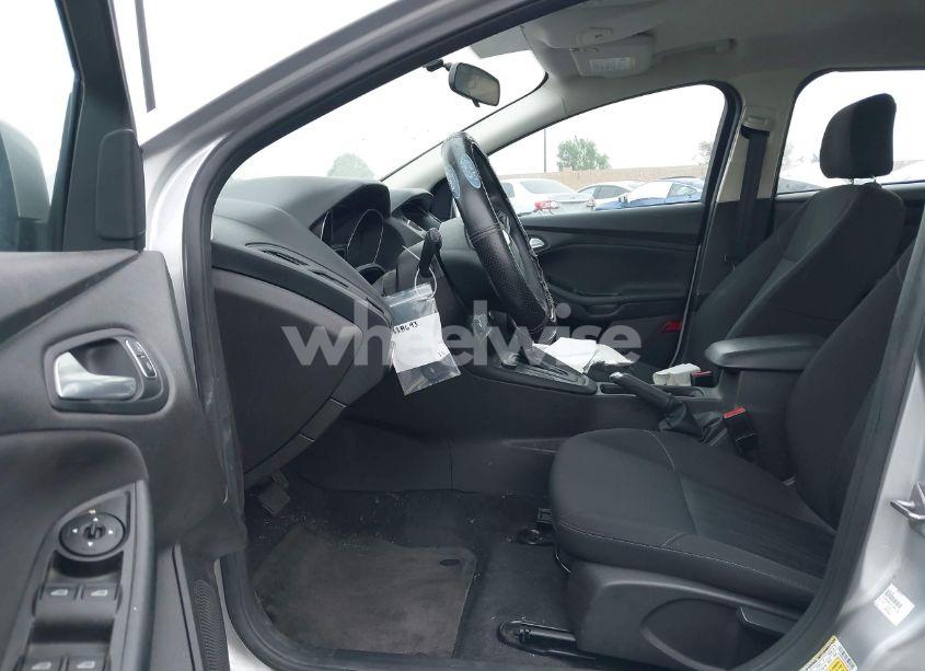 Photo 5 of 2015 Ford Focus SE (VIN 1FADP3F21FL335143)