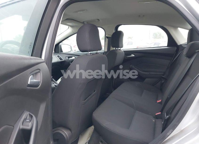 Photo 8 of 2015 Ford Focus SE (VIN 1FADP3F21FL335143)