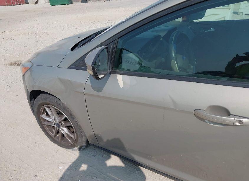 Photo 13 of 2015 Ford Focus SE (VIN 1FADP3F21FL335739)