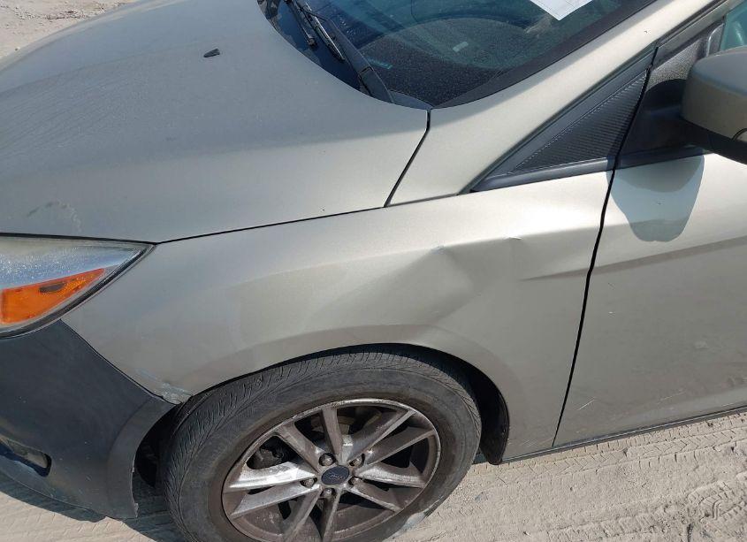 Photo 14 of 2015 Ford Focus SE (VIN 1FADP3F21FL335739)