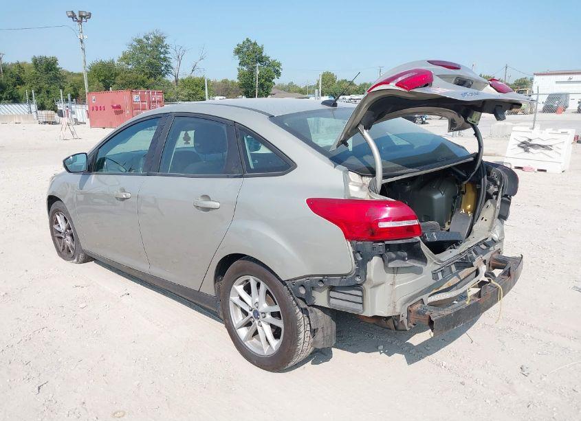 Photo 3 of 2015 Ford Focus SE (VIN 1FADP3F21FL335739)