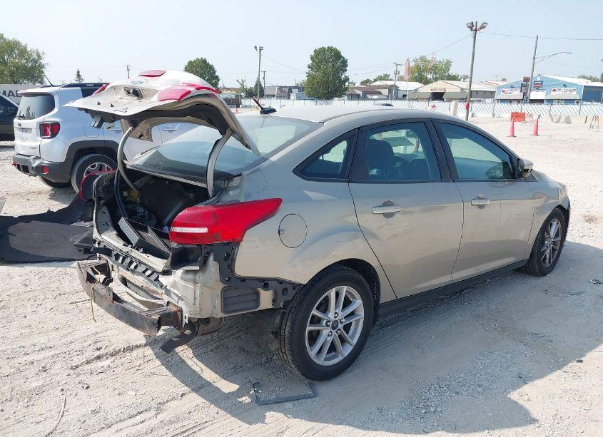 Photo 4 of 2015 Ford Focus SE (VIN 1FADP3F21FL335739)
