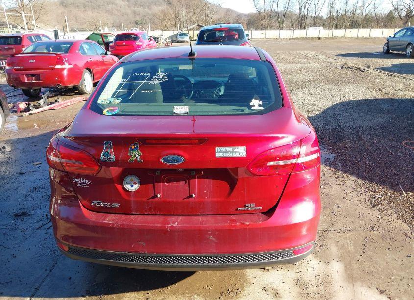 Photo 16 of 2015 Ford Focus SE (VIN 1FADP3F21FL346854)