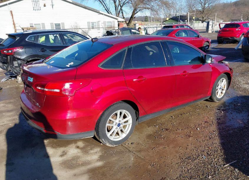 Photo 4 of 2015 Ford Focus SE (VIN 1FADP3F21FL346854)