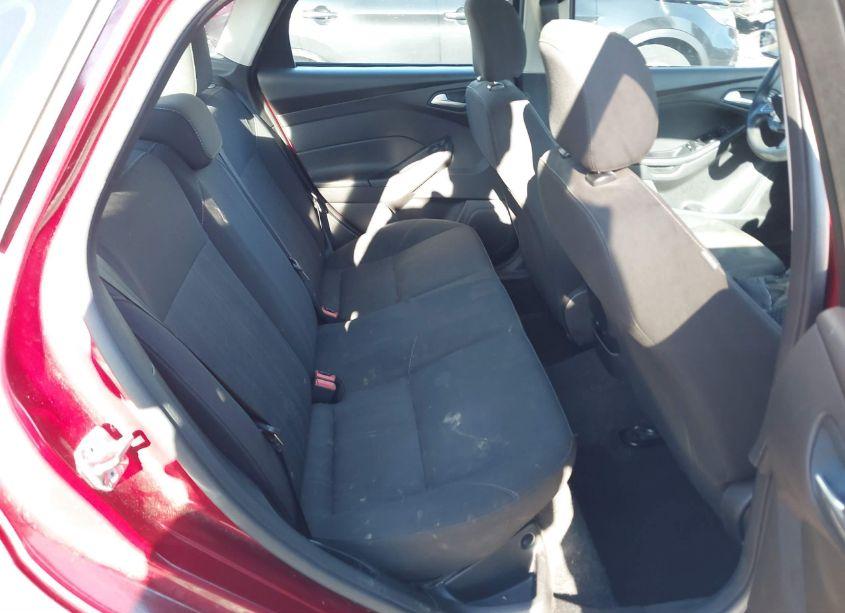 Photo 8 of 2015 Ford Focus SE (VIN 1FADP3F21FL346854)