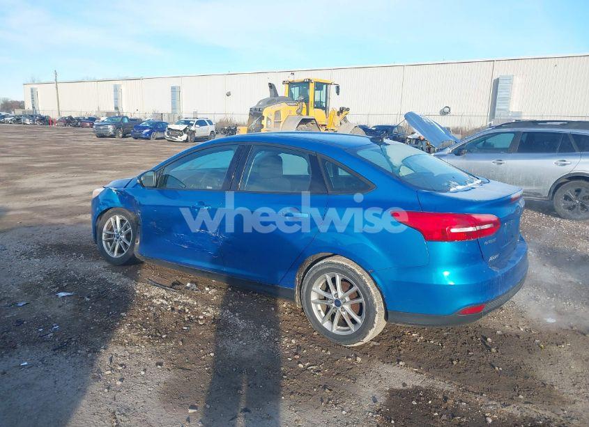 Photo 3 of 2015 Ford Focus SE (VIN 1FADP3F21FL346952)