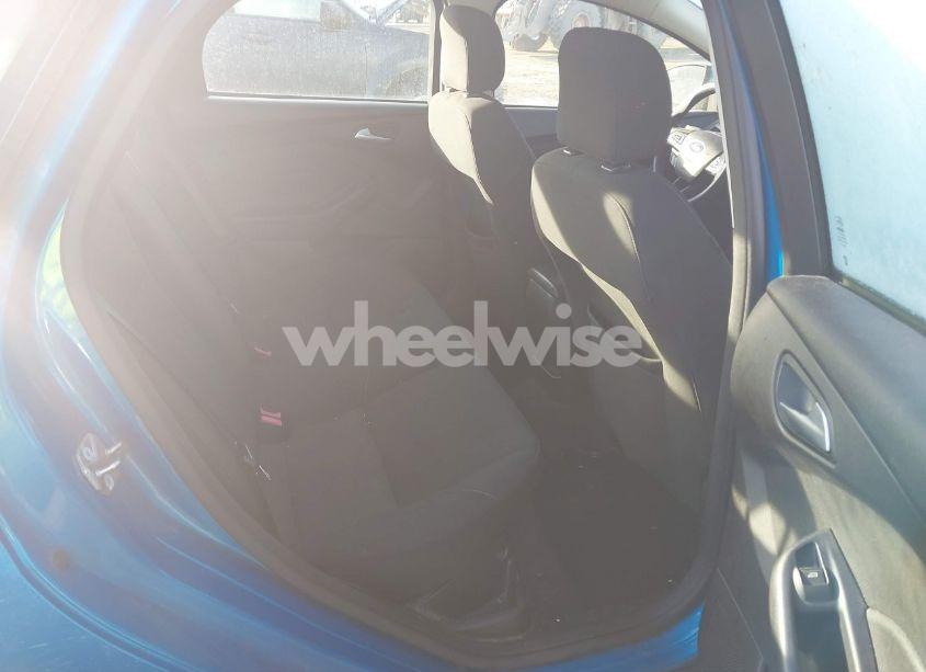 Photo 8 of 2015 Ford Focus SE (VIN 1FADP3F21FL346952)