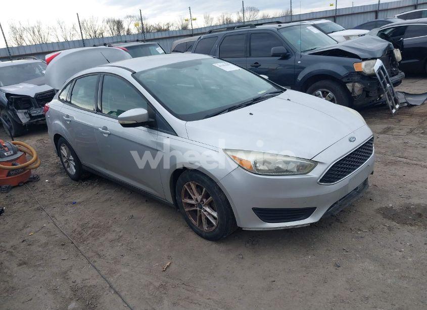 2015 Ford Focus SE (VIN 1FADP3F21FL347907) main photo