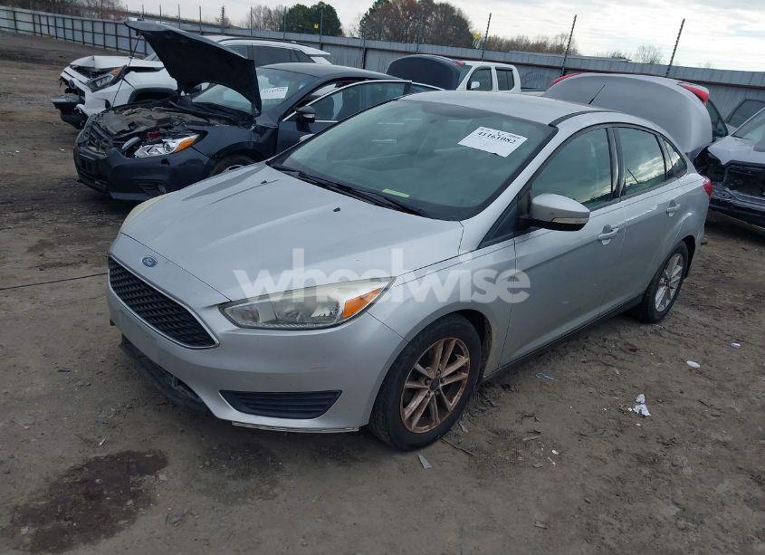 Photo 2 of 2015 Ford Focus SE (VIN 1FADP3F21FL347907)
