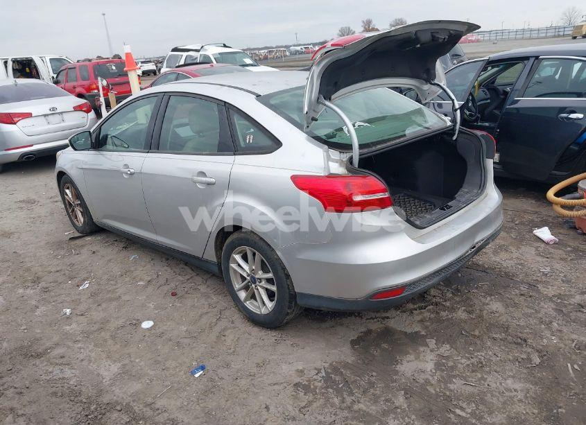 Photo 3 of 2015 Ford Focus SE (VIN 1FADP3F21FL347907)