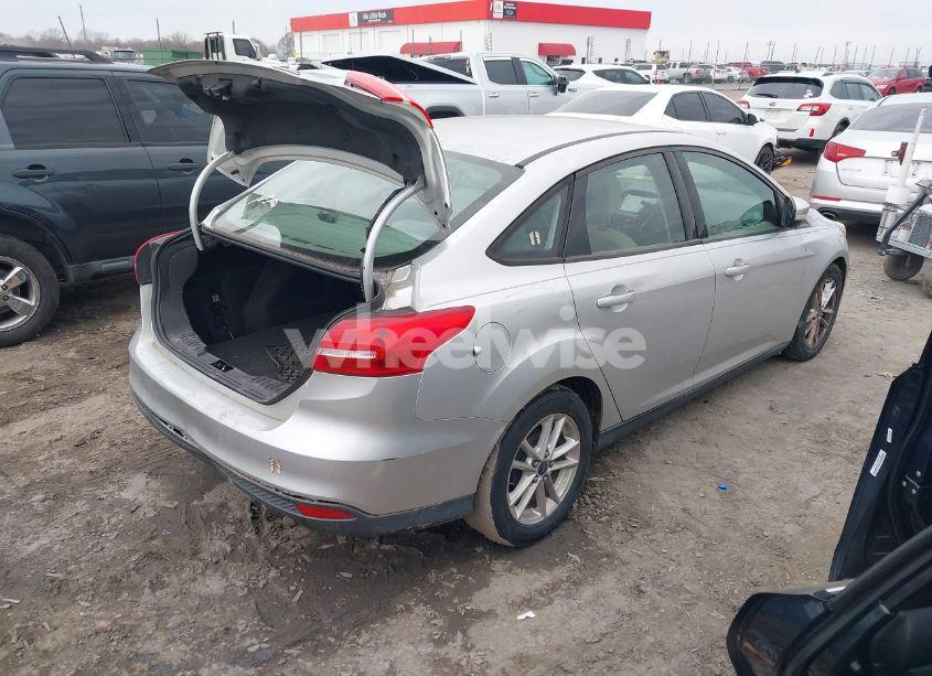 Photo 4 of 2015 Ford Focus SE (VIN 1FADP3F21FL347907)