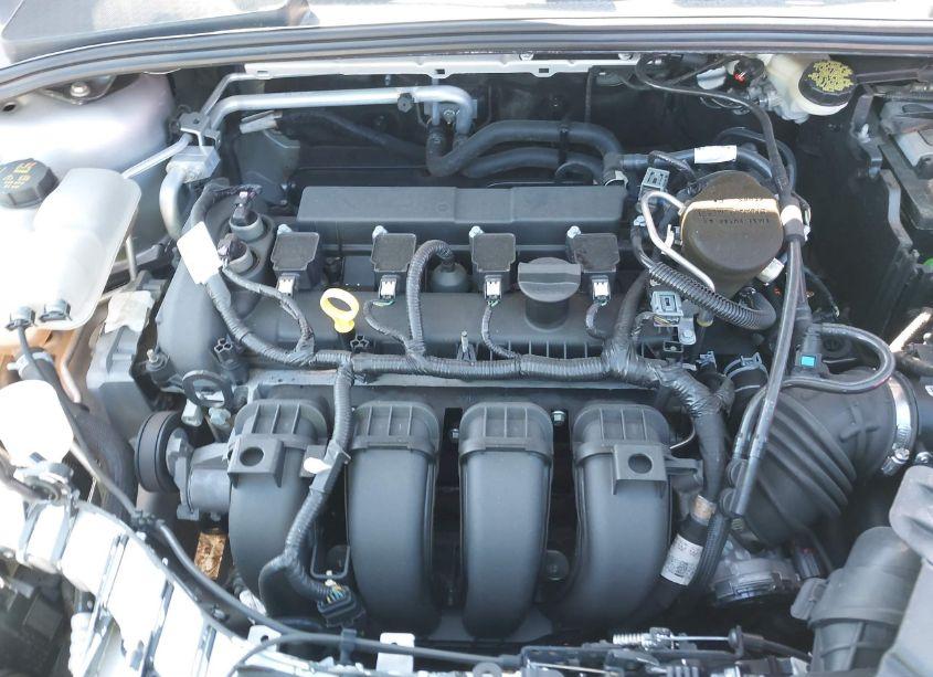 Photo 10 of 2015 Ford Focus SE (VIN 1FADP3F21FL353741)