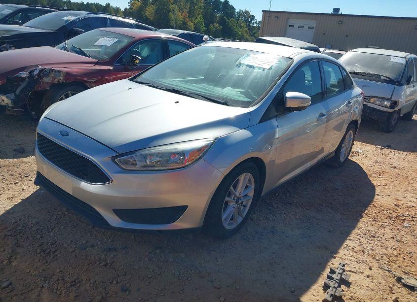 Photo 2 of 2015 Ford Focus SE (VIN 1FADP3F21FL353741)
