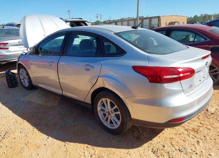 Photo 3 of 2015 Ford Focus SE (VIN 1FADP3F21FL353741)