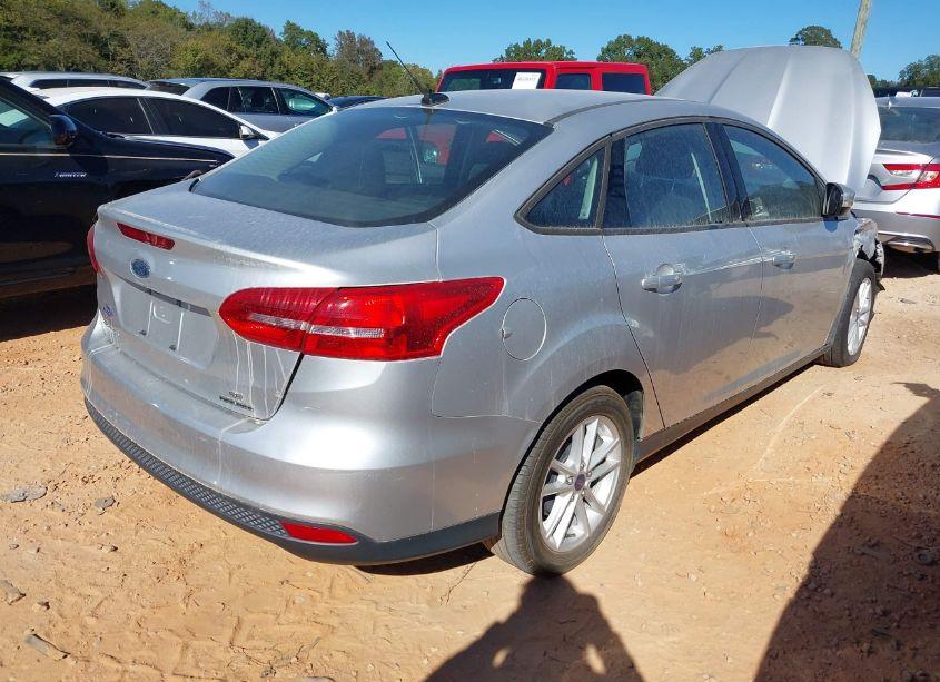 Photo 4 of 2015 Ford Focus SE (VIN 1FADP3F21FL353741)