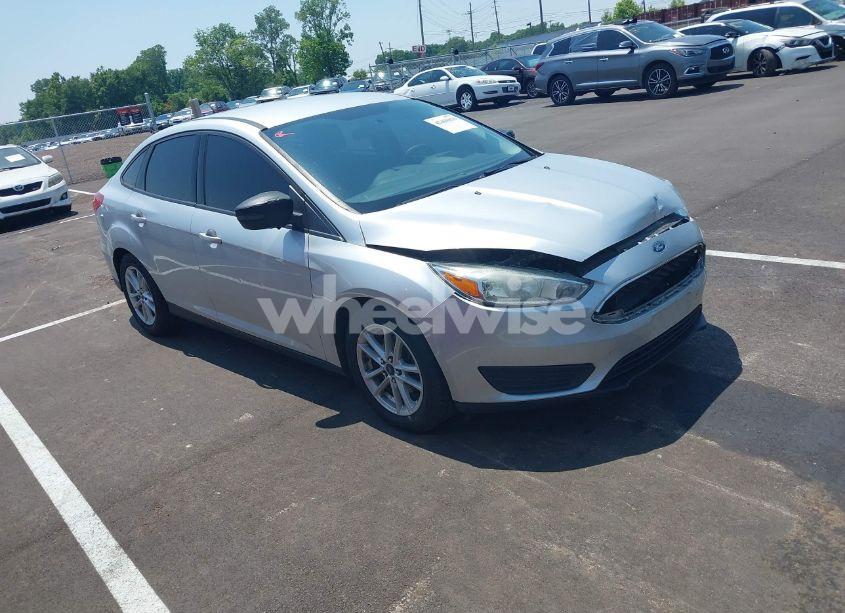2015 Ford Focus SE (VIN 1FADP3F21FL362486) main photo