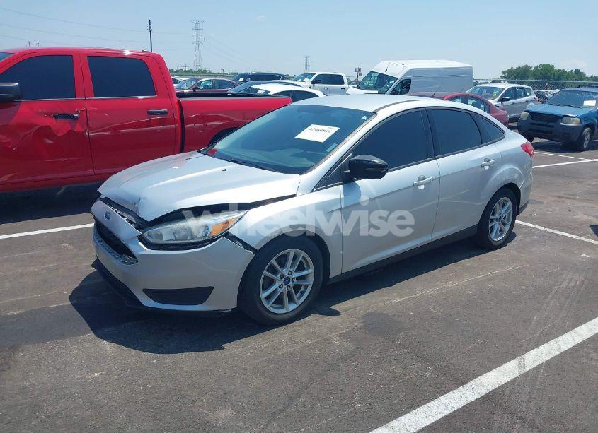 Photo 2 of 2015 Ford Focus SE (VIN 1FADP3F21FL362486)