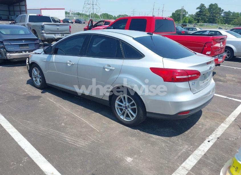 Photo 3 of 2015 Ford Focus SE (VIN 1FADP3F21FL362486)